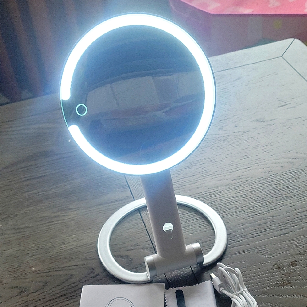 Lighted Vanity Makeup Mirror | LED | Magnifying 25X Dimmable  New in Box  Travel